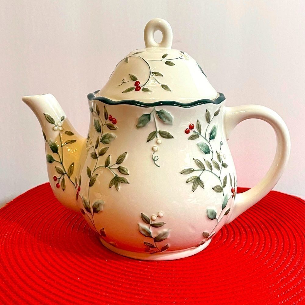 Pfaltzgraff Sculpted Teapot & Lid Winterberry